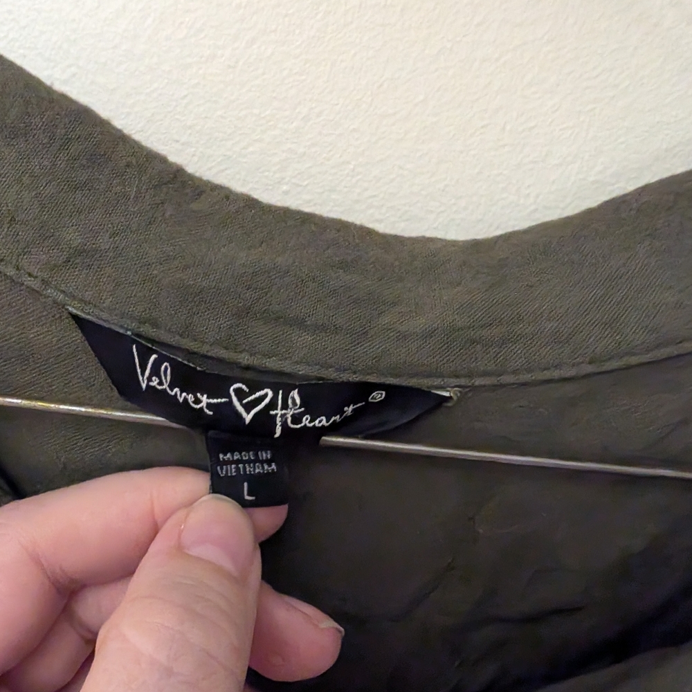 Button up - Picture 2 of 2